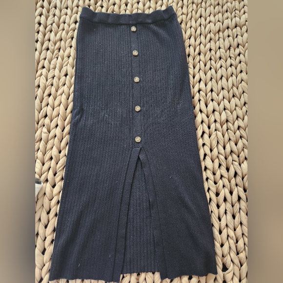 Black Ribbed Button-Down Top - Picture 2 of 3